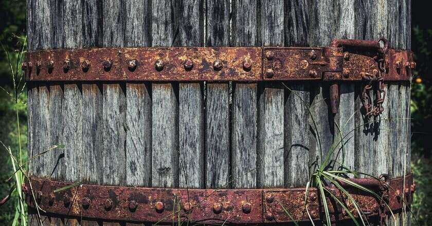 fixing-rusty-fence