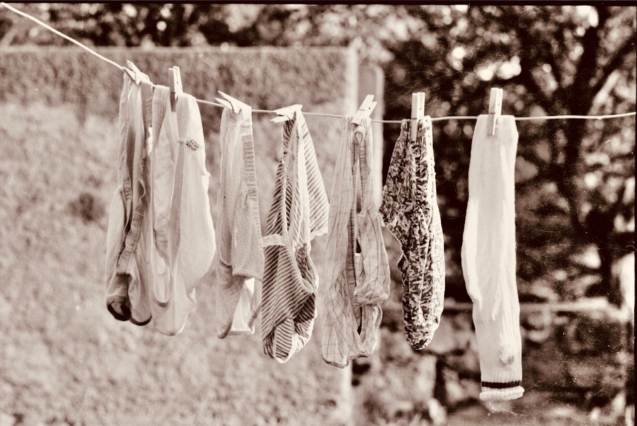 reasons-to-avoid-drying-your-clothing-items-outside